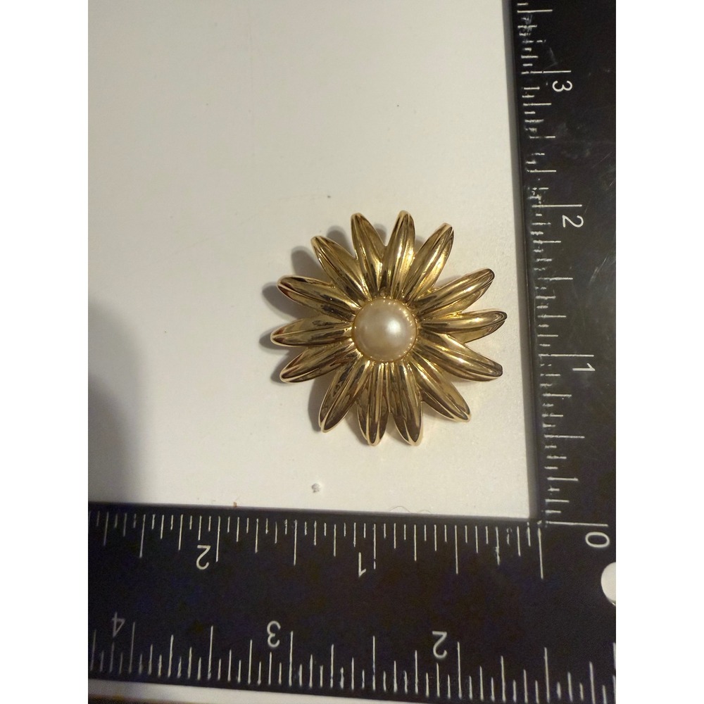 Vintage Gold Tone Sunflower Faux Pearl Center Brooch Floral Pin Retro Style